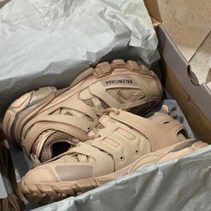 Meet your Posher, Karol